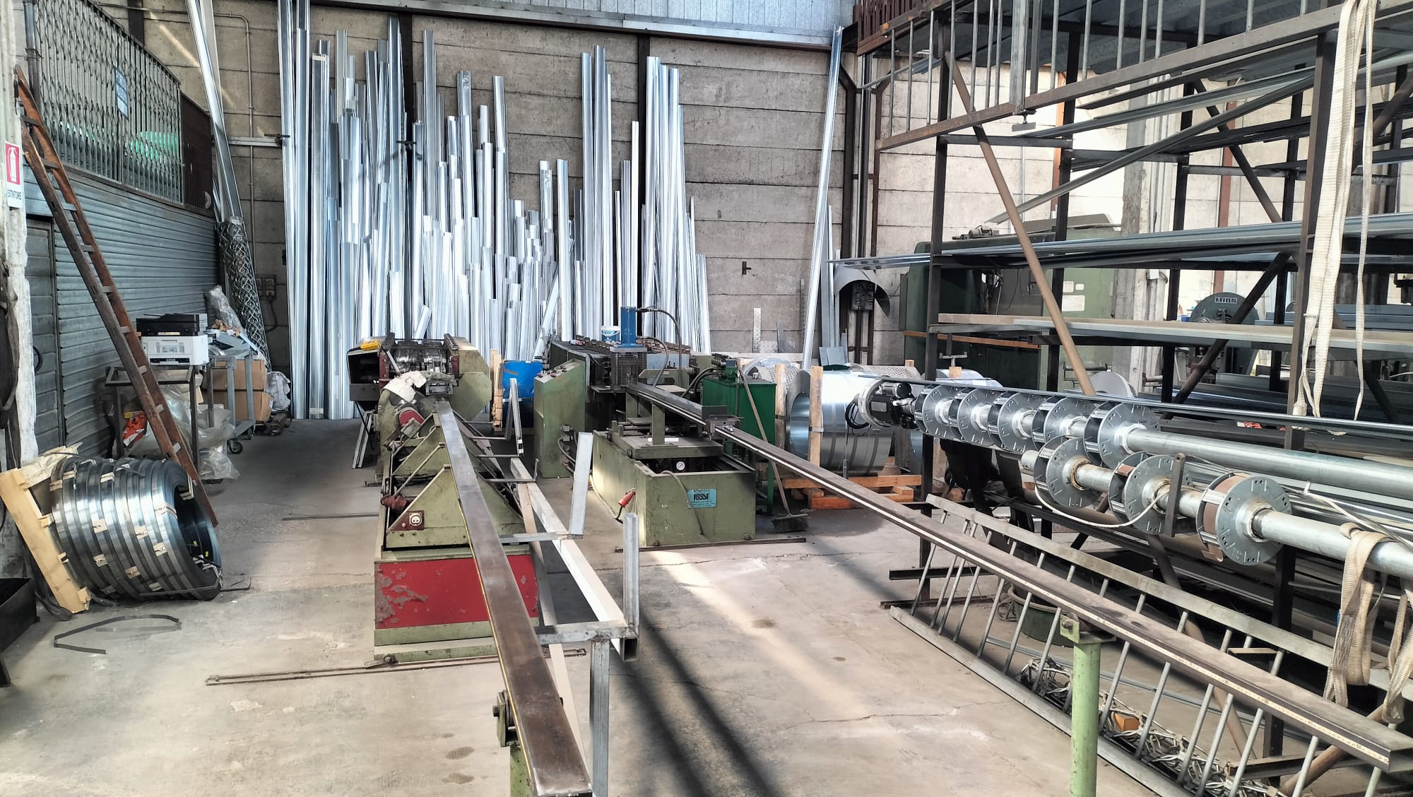 Esterno azienda serrande metalliche Roma - Romana Serrande